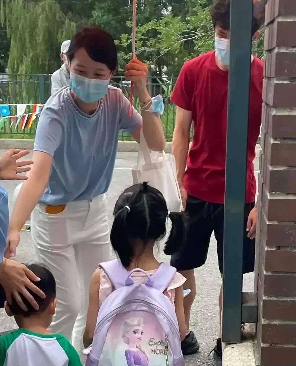 国足队长变成废材？整天赋闲在家球迷：体能不行了，只能踢30分钟