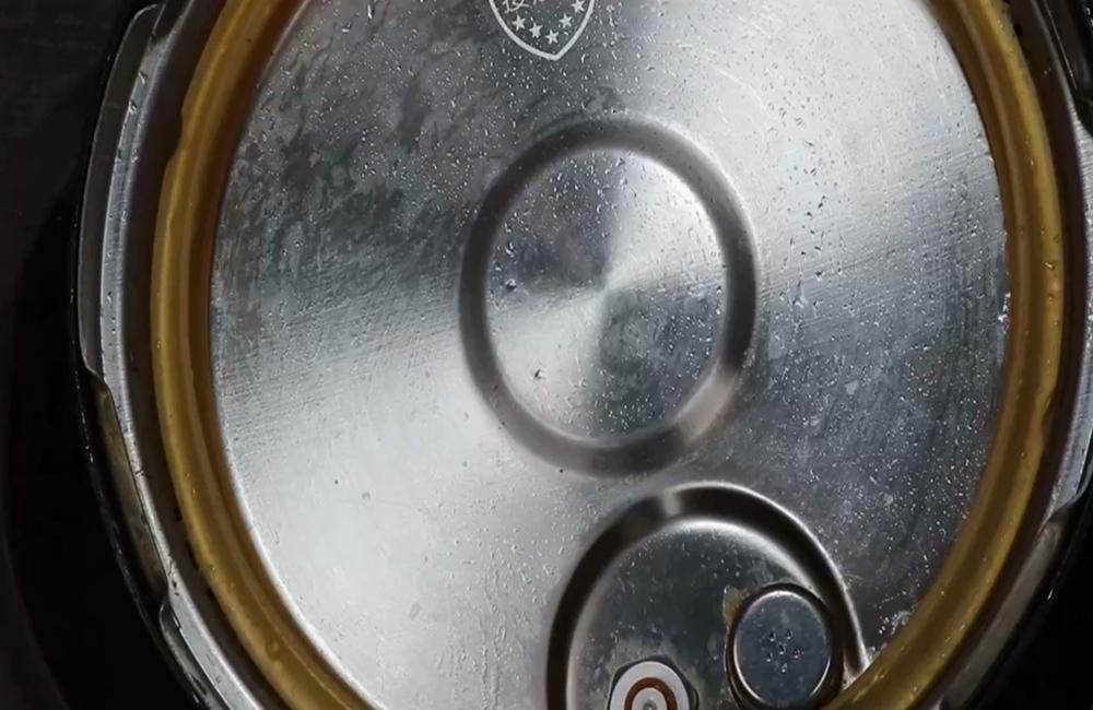 电饭煲上面好脏用什么去除,电饭煲顶部有脏东西