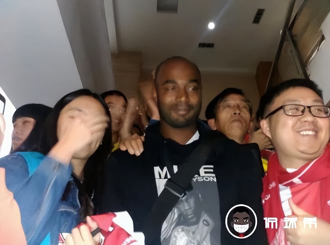 布里斯小传丨年少父亲踢球养家，法甲射手定居成都