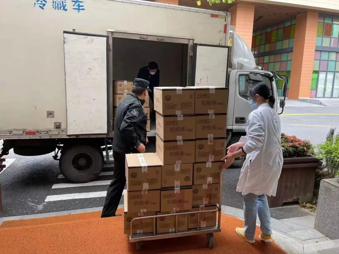 妙可蓝多批爱心物资,上海妙可蓝多直播