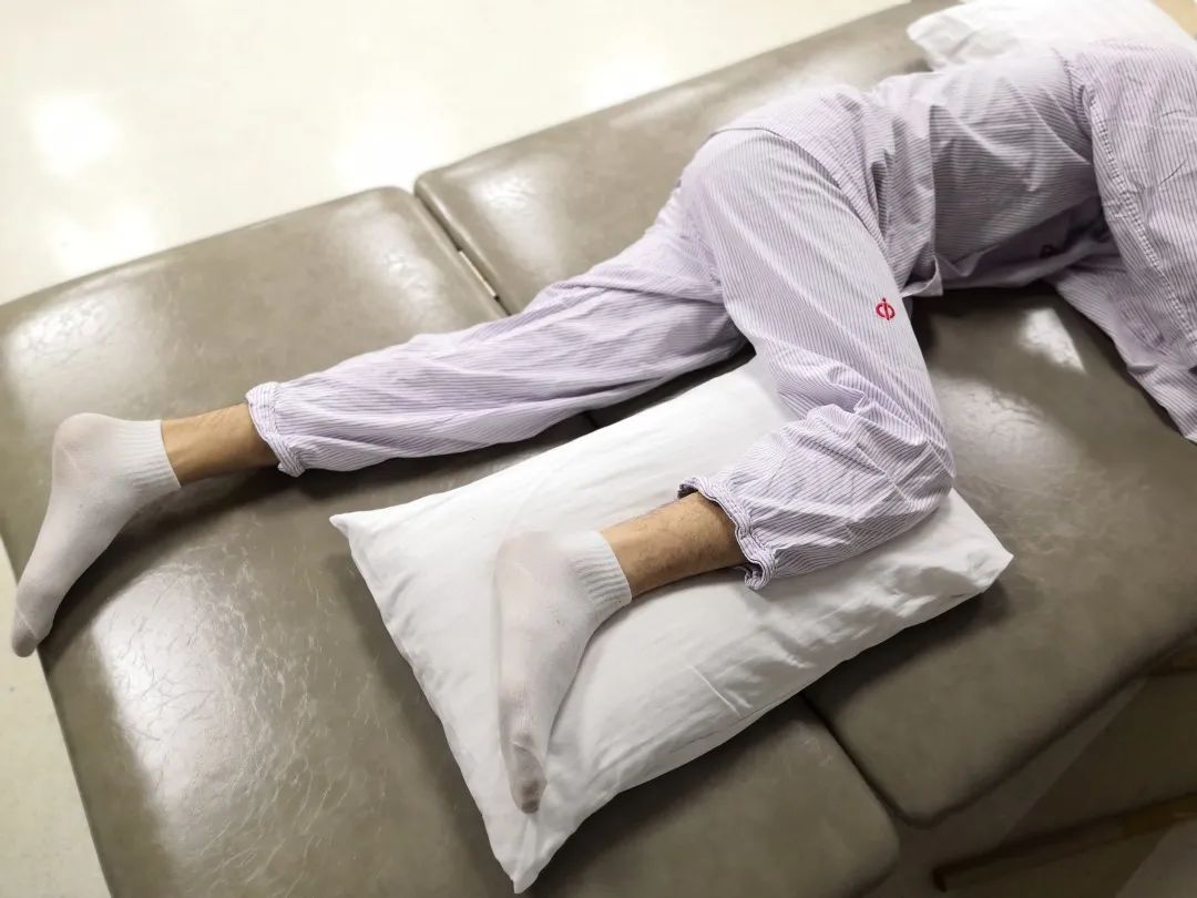 脑梗走路拖脚康复训练方法,脑梗后下肢康复训练教程