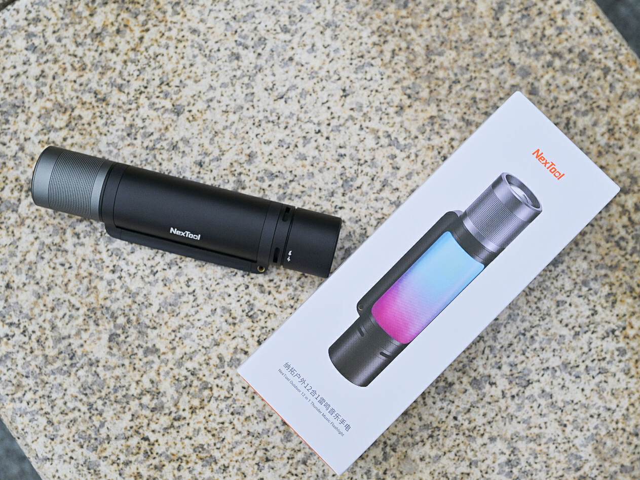 四色光源+蓝牙音箱+充电宝，纳拓户外12合1雷鸣音乐手电真香