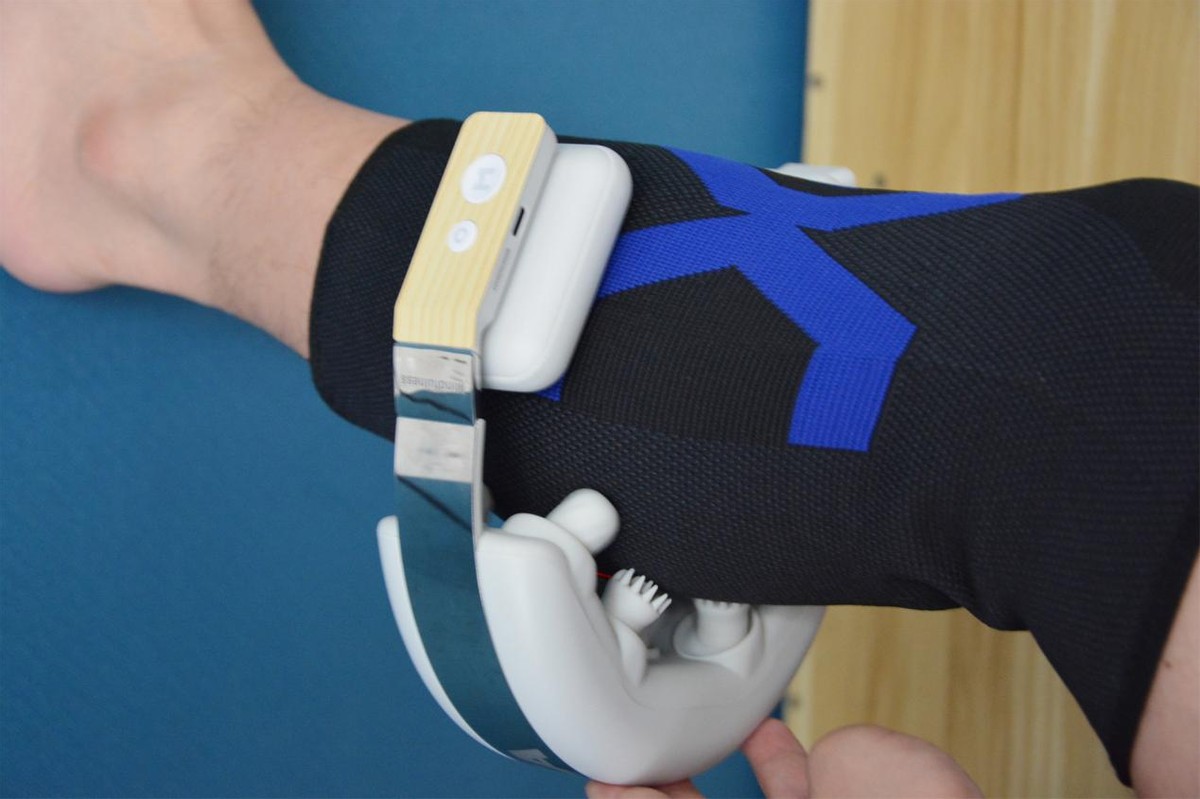 新款家用便携式充电颈椎按摩仪 (moza全颈椎按摩仪测评)