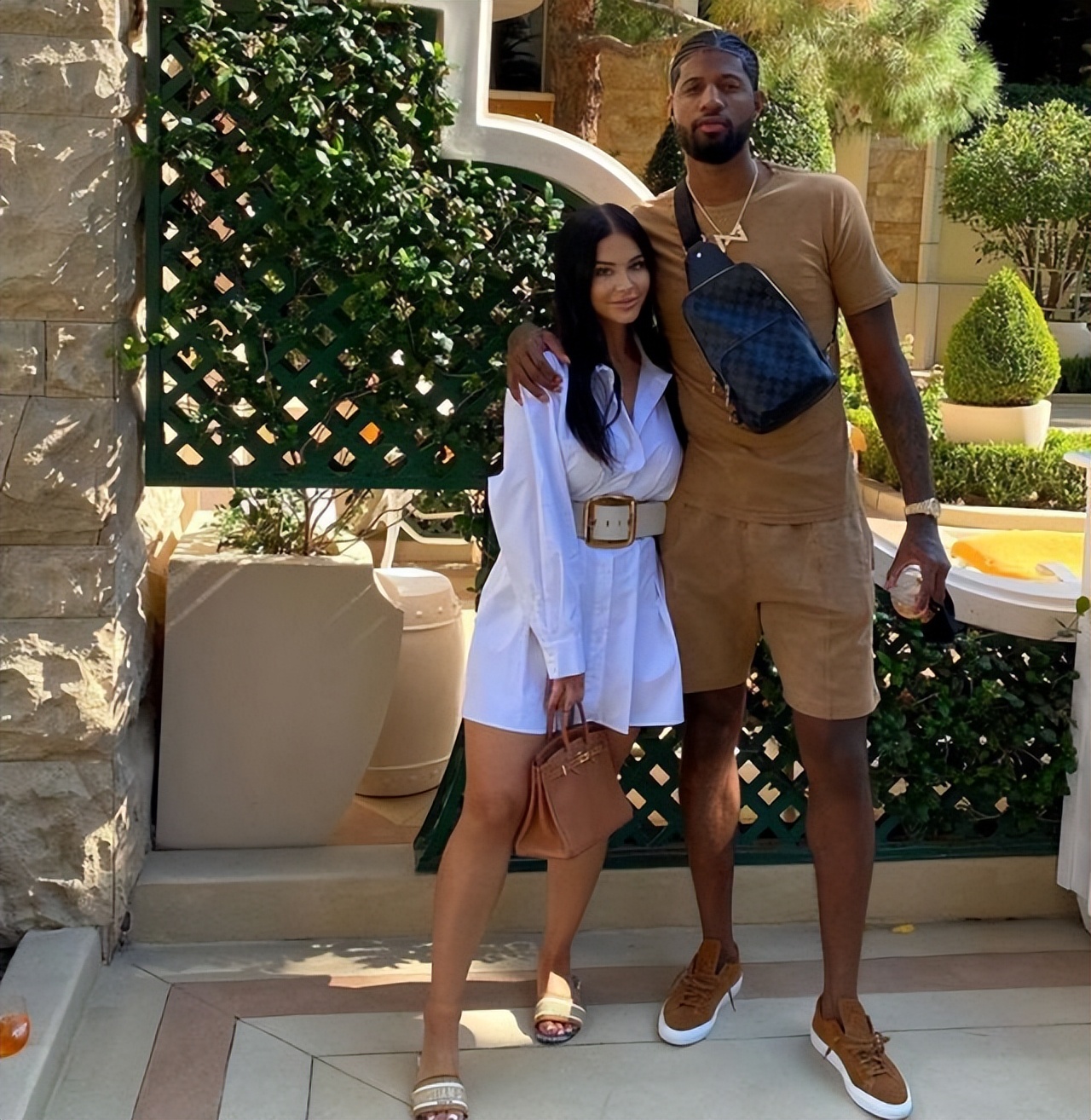 乔治和他老婆合影,乔治娇妻个人资料