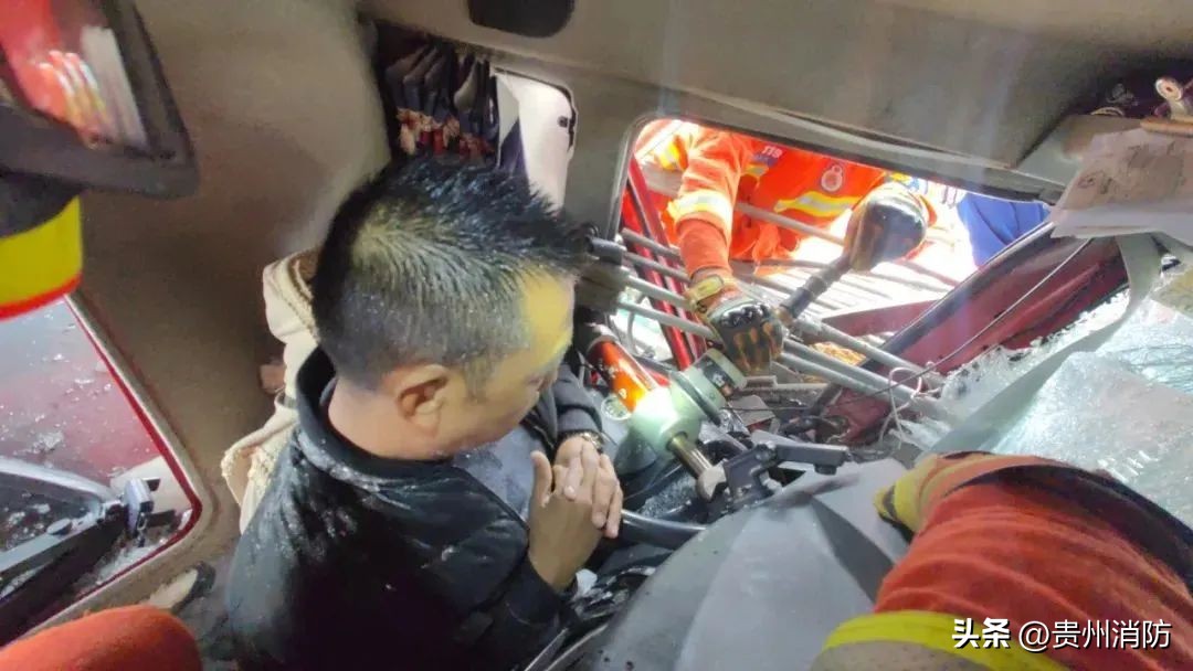 贵州突发交通事故,贵州雪天路滑车祸现场视频