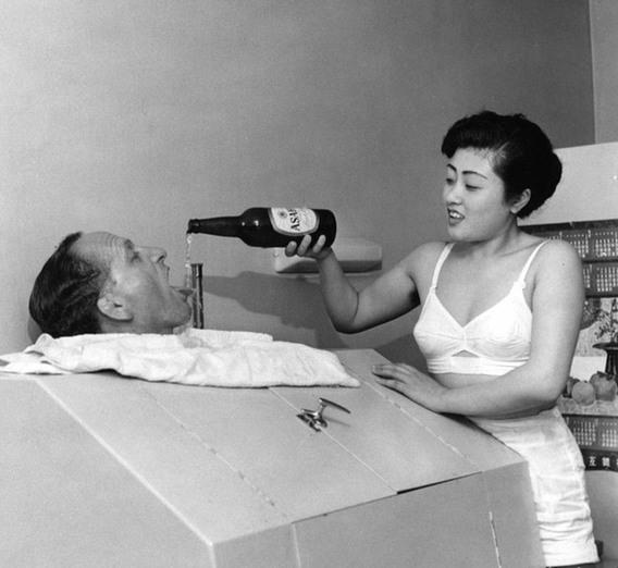 日本*女妓**玛丽，为等到心上人归来，78岁仍靠站街赚钱，受国人敬仰