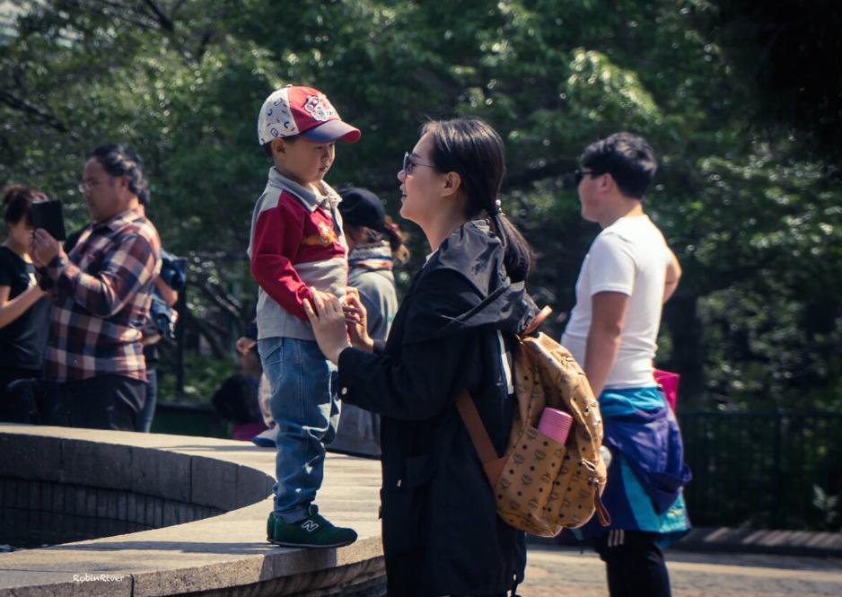 儿子迷恋妈妈同床睡20年，畸形关系曝光让人深思