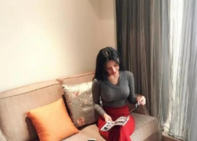 中国最美足球宝贝年轻照片,曾是最美