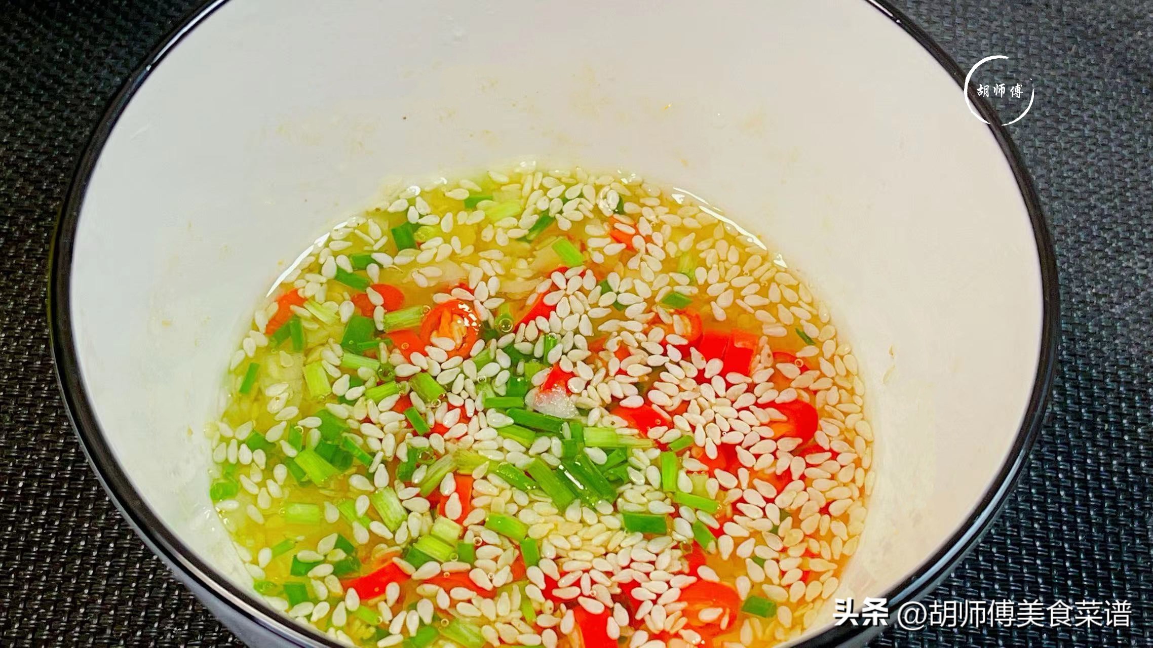 调芝麻酱沿用热油吗,用凉水稀释芝麻酱还是用热水稀释