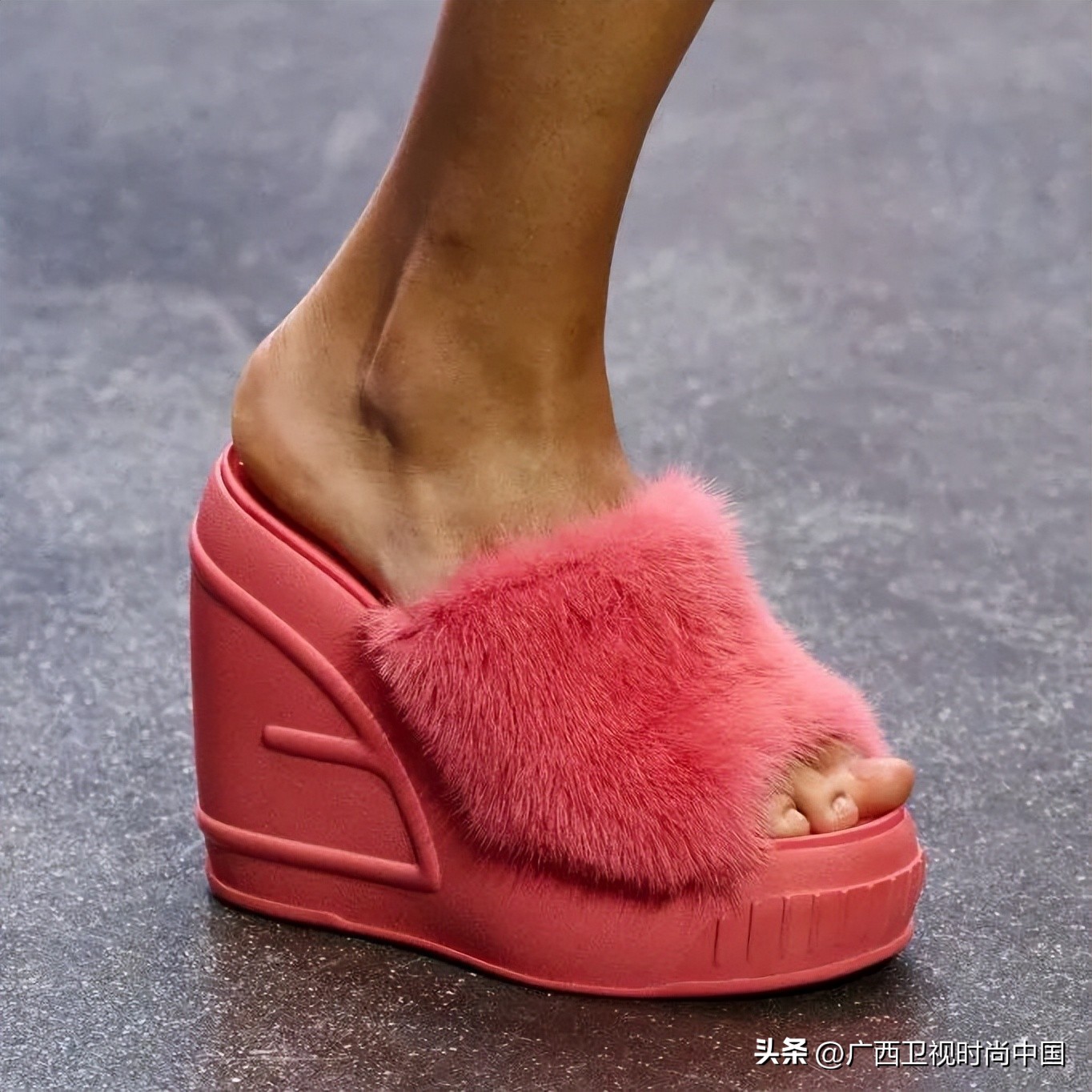 那些秀场上的“丑”鞋子