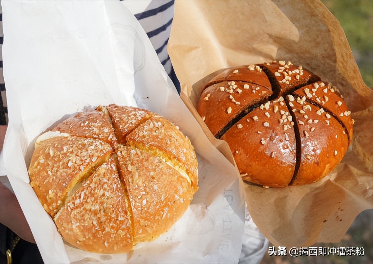 爆浆蒜香奶酪包探店,原味流心乳酪包