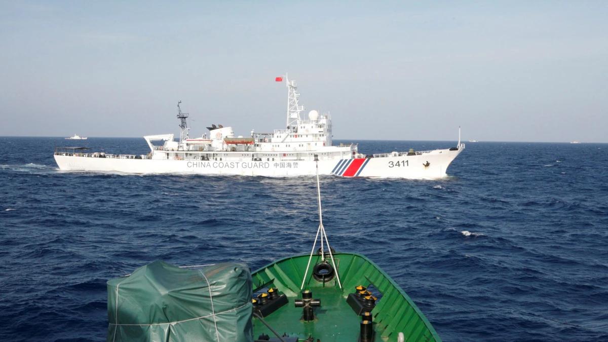 越南新军舰下水最新消息,越南海警船和中国军舰对峙