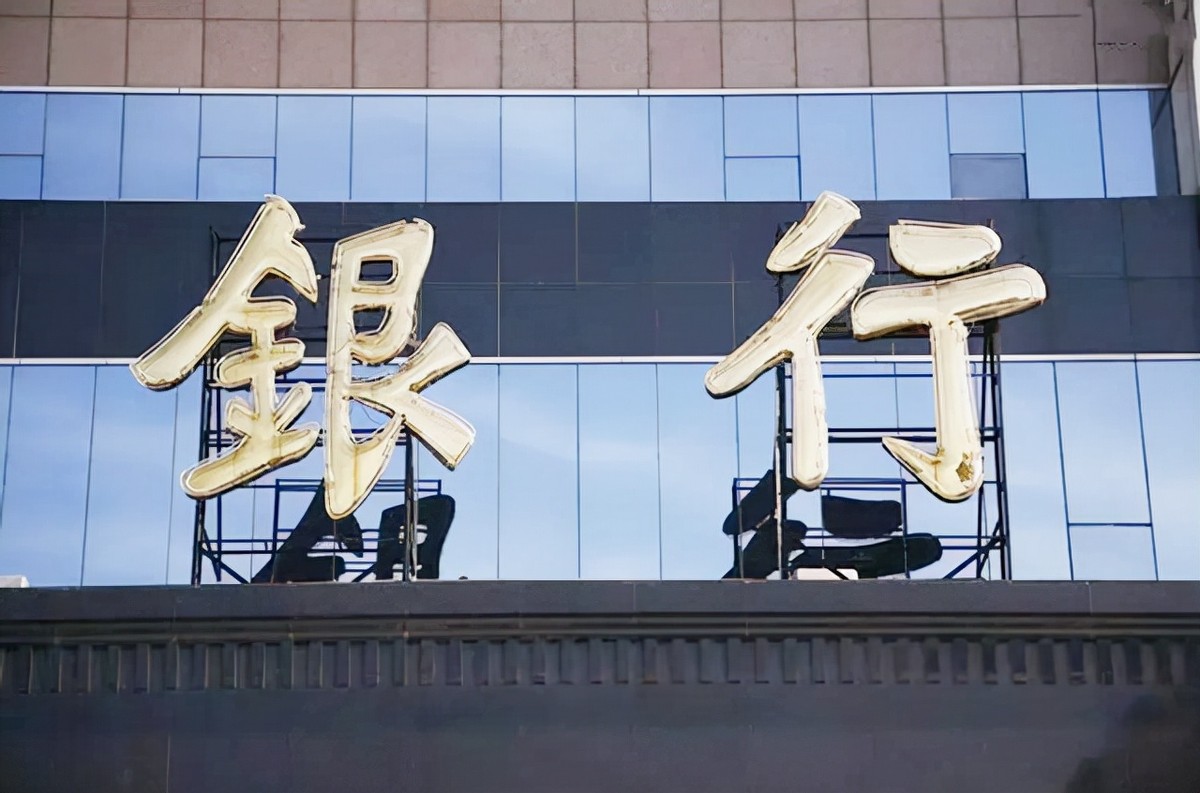 90后女出纳贪污720万案件初步调查,女会计贪污50万被判死刑