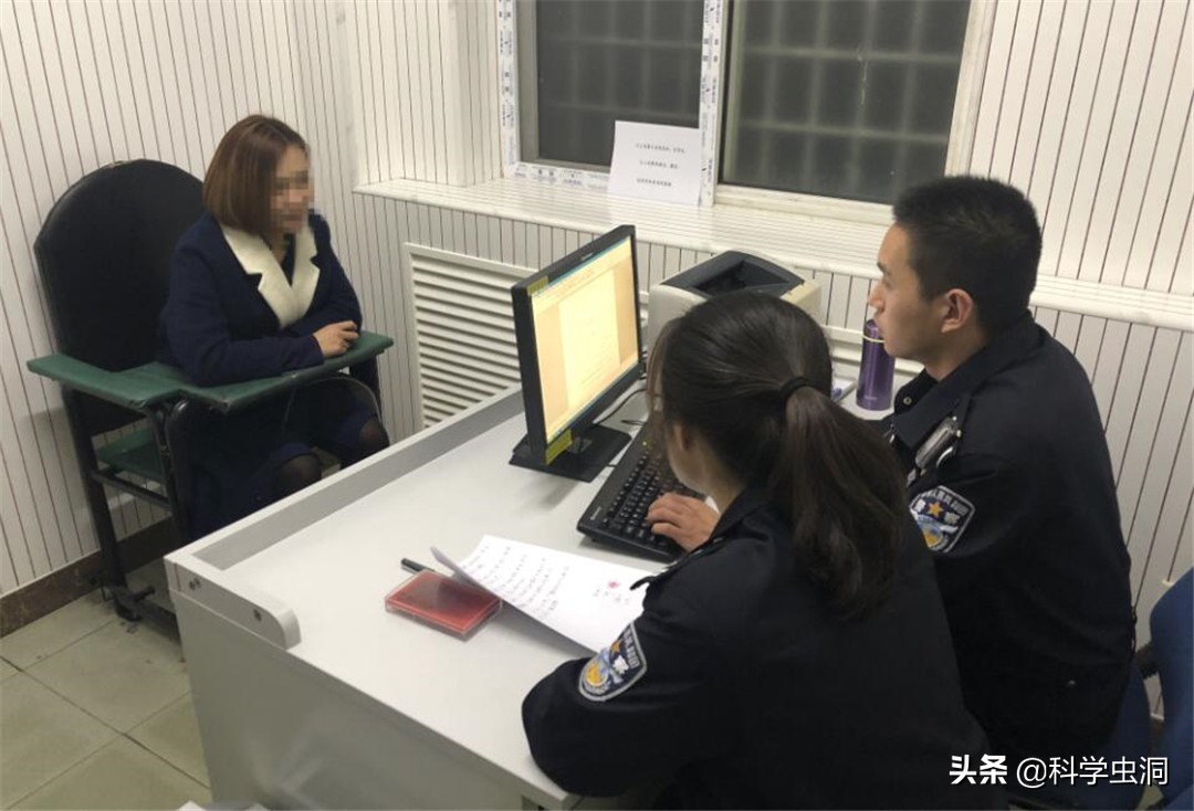 天津一女子买鸟头吊坠被判刑10年,天津女子购买吊坠