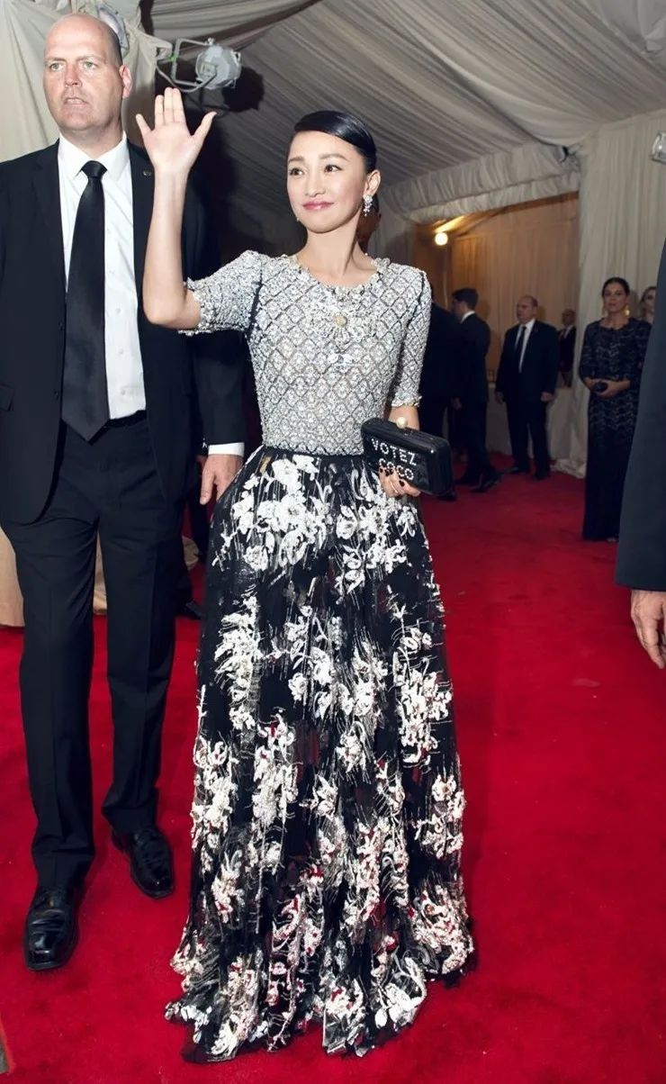 不是她上了这杂志封面，都差点忘了周迅也曾在时尚圈呼风唤雨