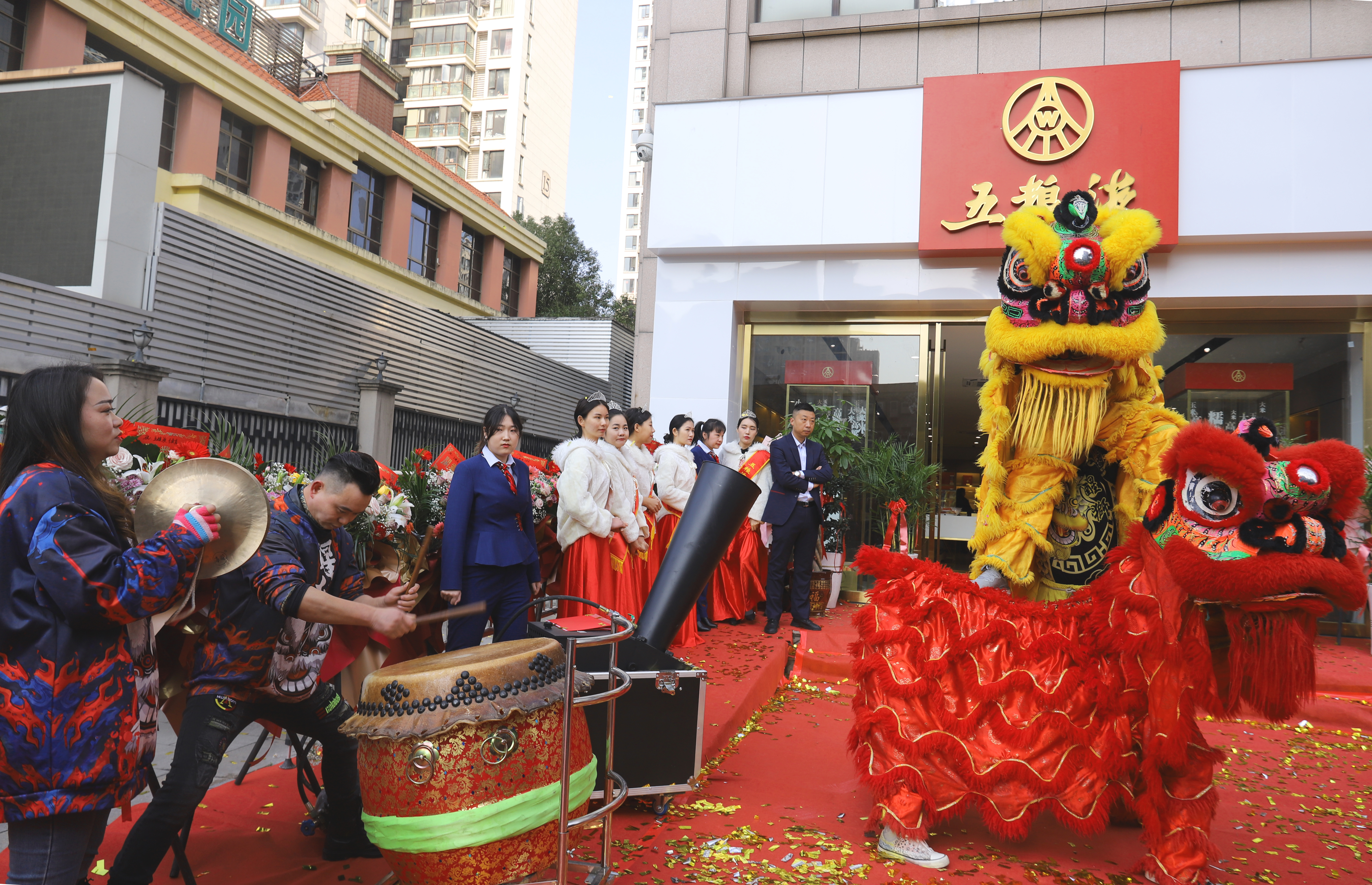 焕新升级骏业日新！“五粮液襄阳旗舰店”盛大开业
