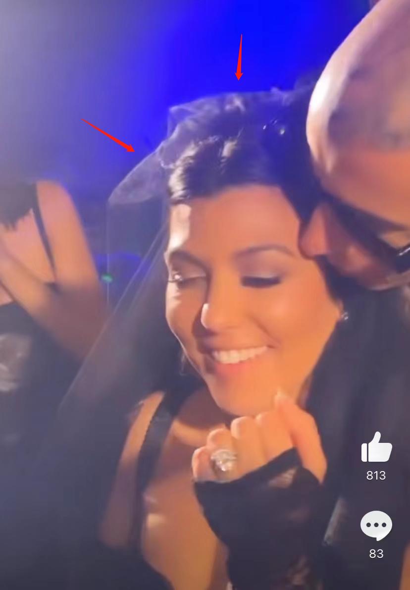 卡戴珊婚礼现场,卡戴珊大姐礼服