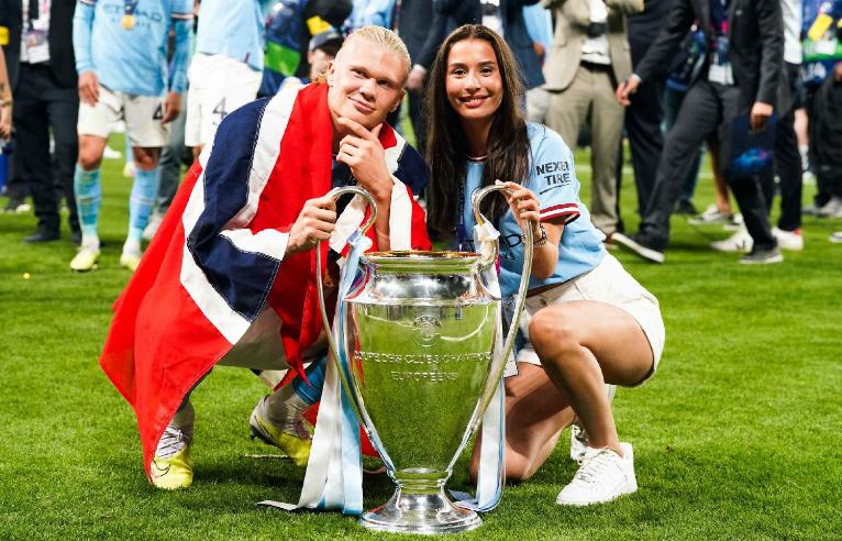 哈兰德和女友出席,哈兰德女友身材