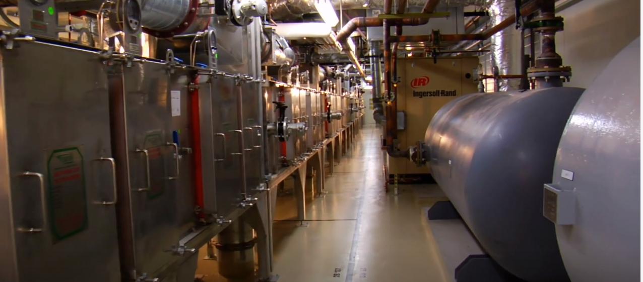 囚犯硬刚狱警，“德州7子”的硬核越狱事件，狱警还挥手示意