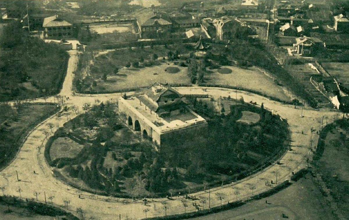 纳粹德国屠杀犹太女人,变态纳粹