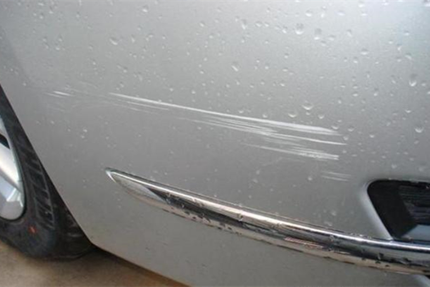 保险杠刮蹭露出黑色底补漆多少钱,汽车保险杠黑色塑料划痕处理妙招