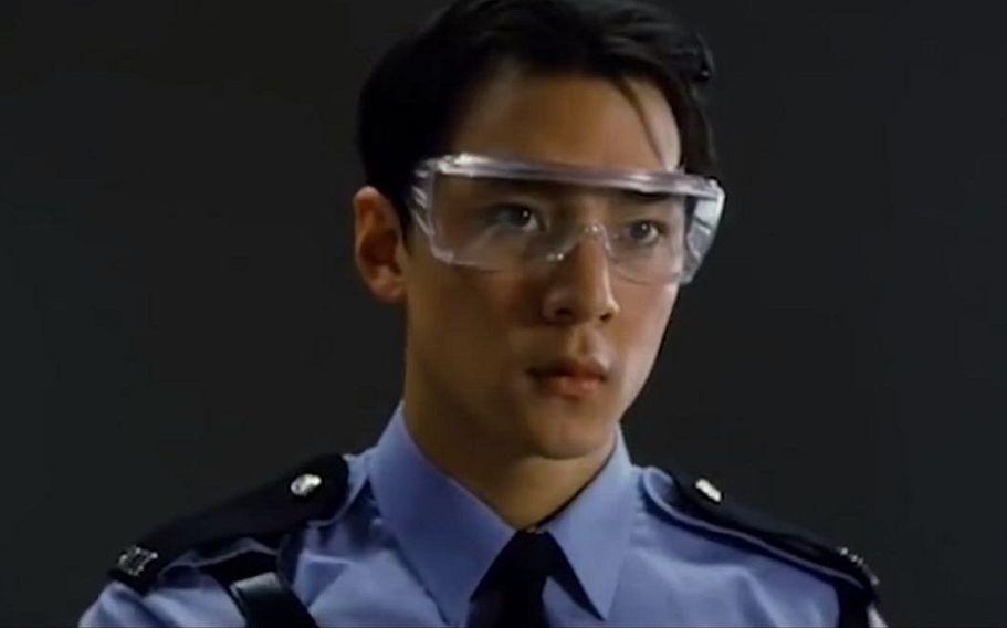 有美人尖下巴的明星,下巴不尖但很平的明星