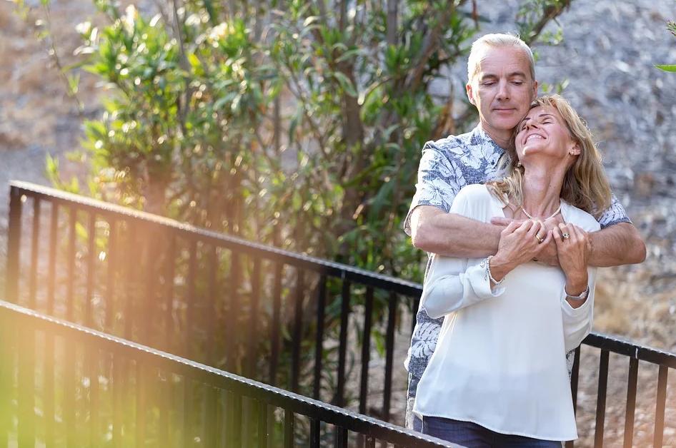 情商高的女人,在与人聊天时,懂得避开这三个话题