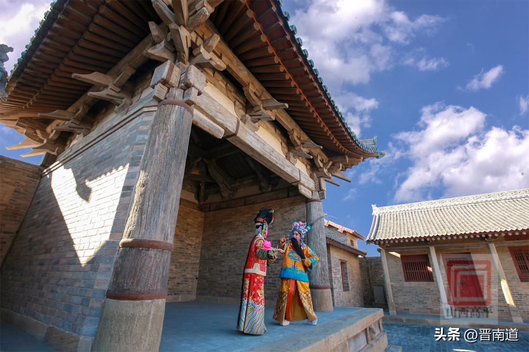 山西古戏台，繁华落尽的乡村圣殿