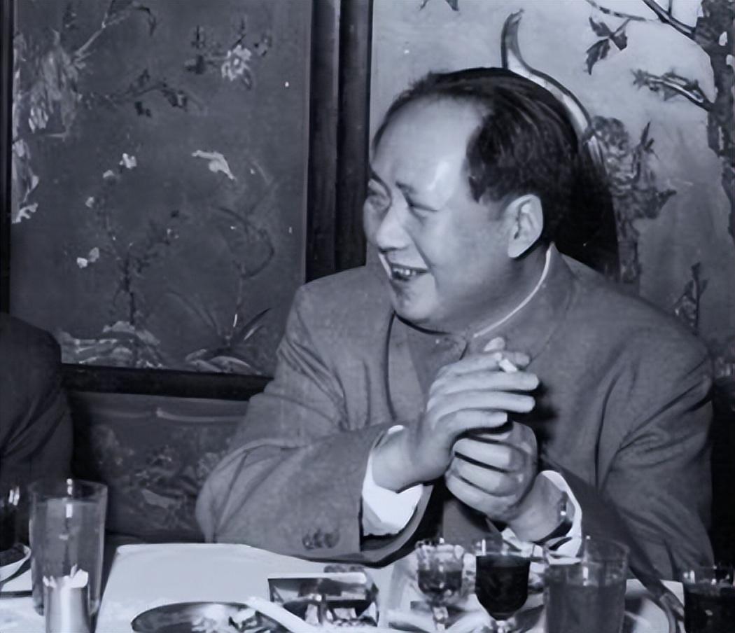 我国领导人都是如何评价蒋介石的?周总理评语中肯,毛主席最精辟