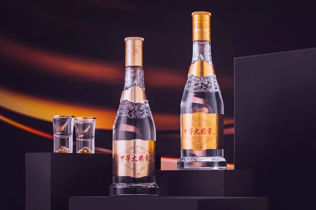 酒业新物种加码清香，光瓶赛道现“甲等”好选手|走进新国标
