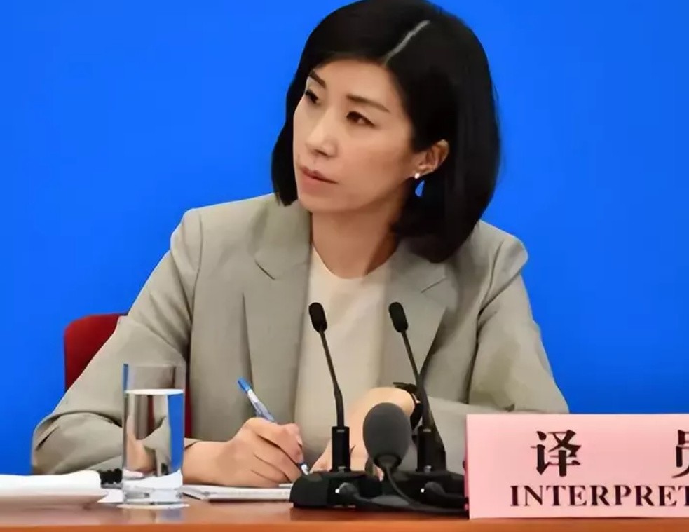 翻译官张璐毕业大学,美女翻译张璐简介