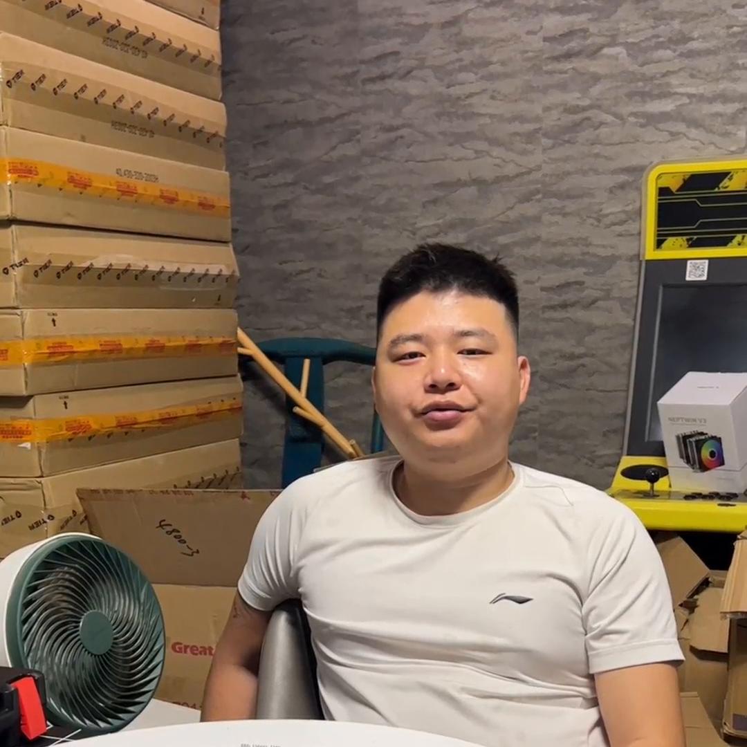 现在的零零后太棒了，暑假期间勤工俭学自己赚学费👍，我应...