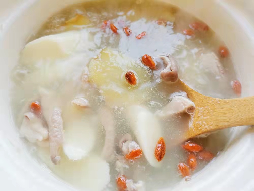 怎么样煮猪肚汤才会白,猪肚汤怎么做才会变汤白