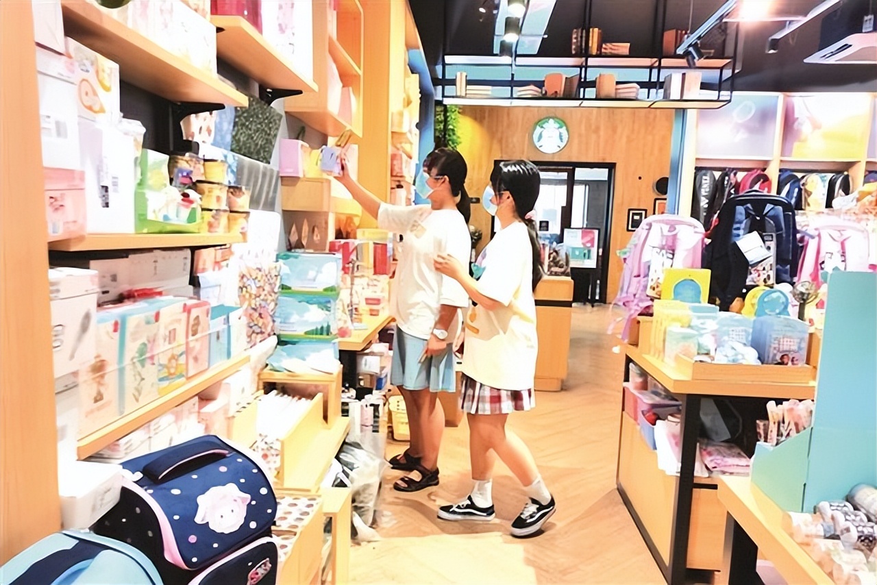 马上开学了，别往孩子书包里放这几种文具，可能偷走孩子健康