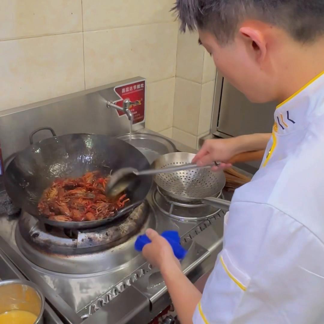 麻辣小龙虾饭店做法,麻辣小龙虾如何做到又辣又麻