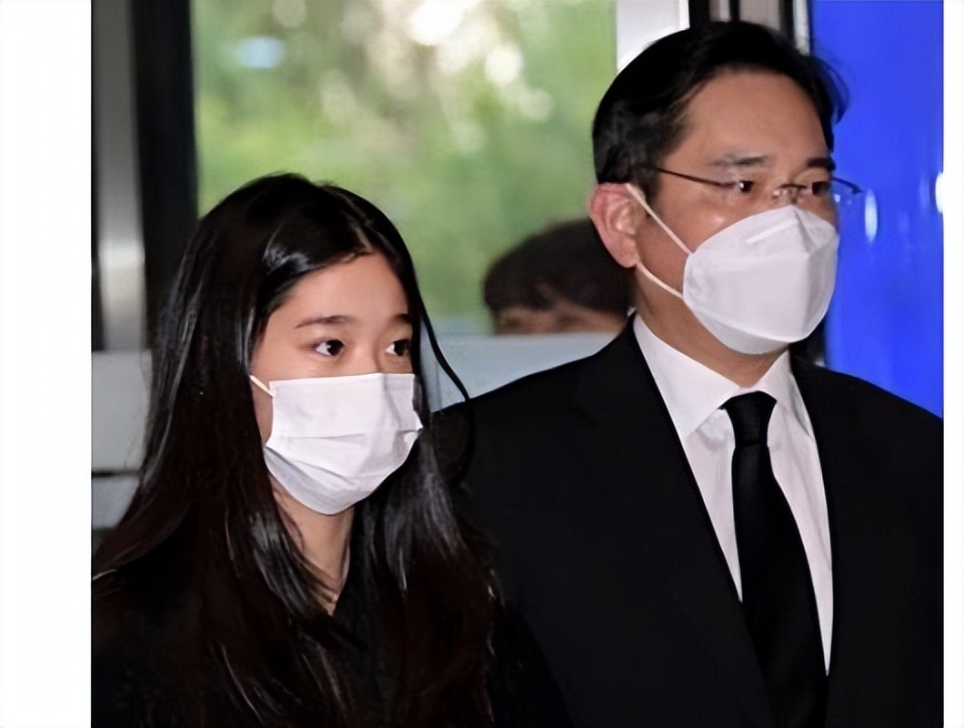 与川普女儿是校友，百亿千金却穿平价卫衣，喜欢和平民子女交朋友