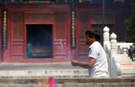 很多人迷信吗,别人太过于迷信怎么办