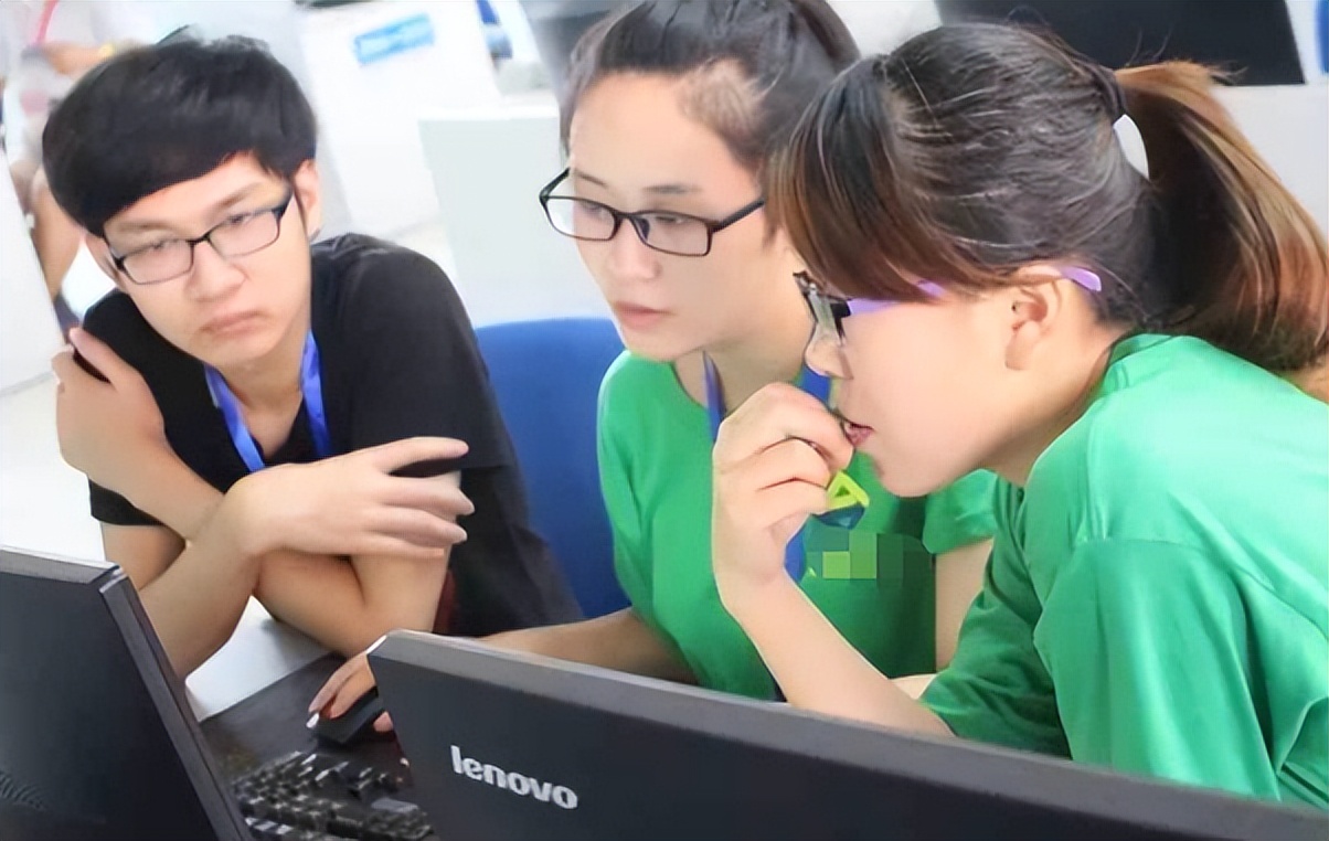 哪些专业的毕业生年薪能超百万?过来人给出答案,23届考生要知道