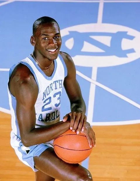 尤塞恩博尔特4x100米接力纪录,尤塞恩博尔特08年奥运会200米