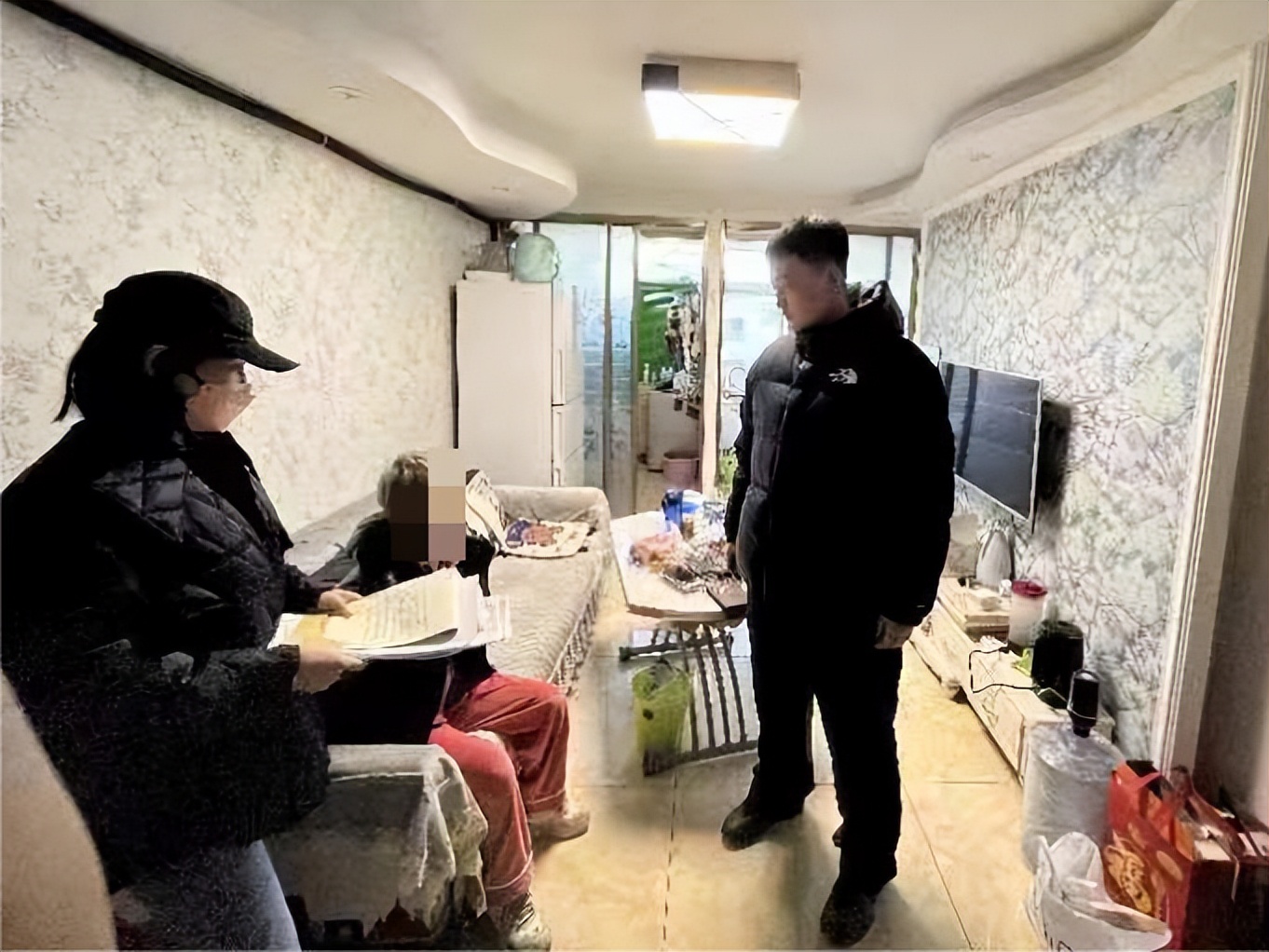 警方抓捕10人团伙,涉案金额达1亿警方打掉1个窝点