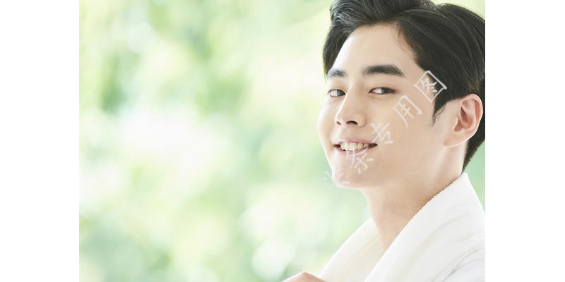 热心小伙半夜给邻居修水龙头,24岁小伙水龙头坏了