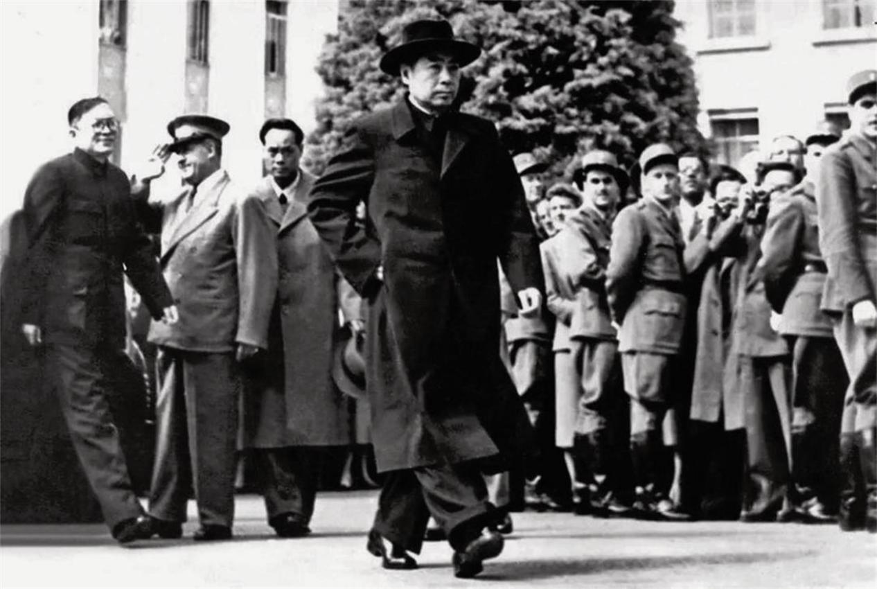 开国元勋相继逝世,唐山地震24万同胞罹难,1976年的中国风雨飘摇