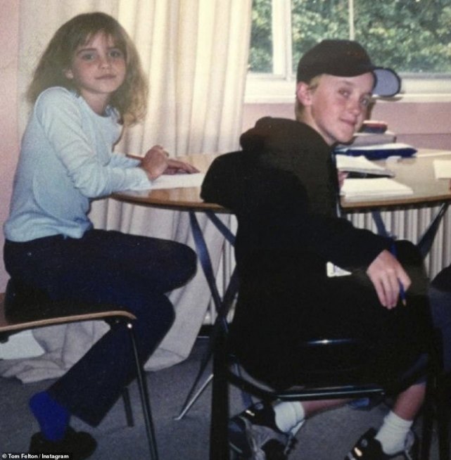 “赫敏”拥抱“马尔福”，记得对初恋的心跳加速，“每天都找他”