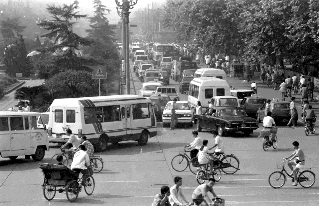 成都公交进化史,成都公交的发展史简介