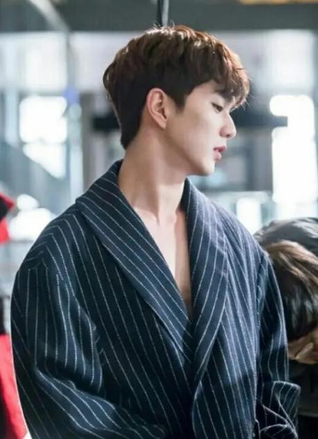 曾经很帅现在发福的男明星,曾经很胖的男明星现在很帅