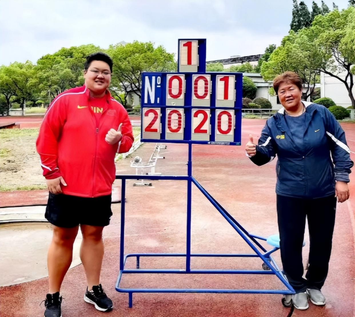 中国队以3:0击败日本队夺得五连冠,中国队1分险胜世界冠军