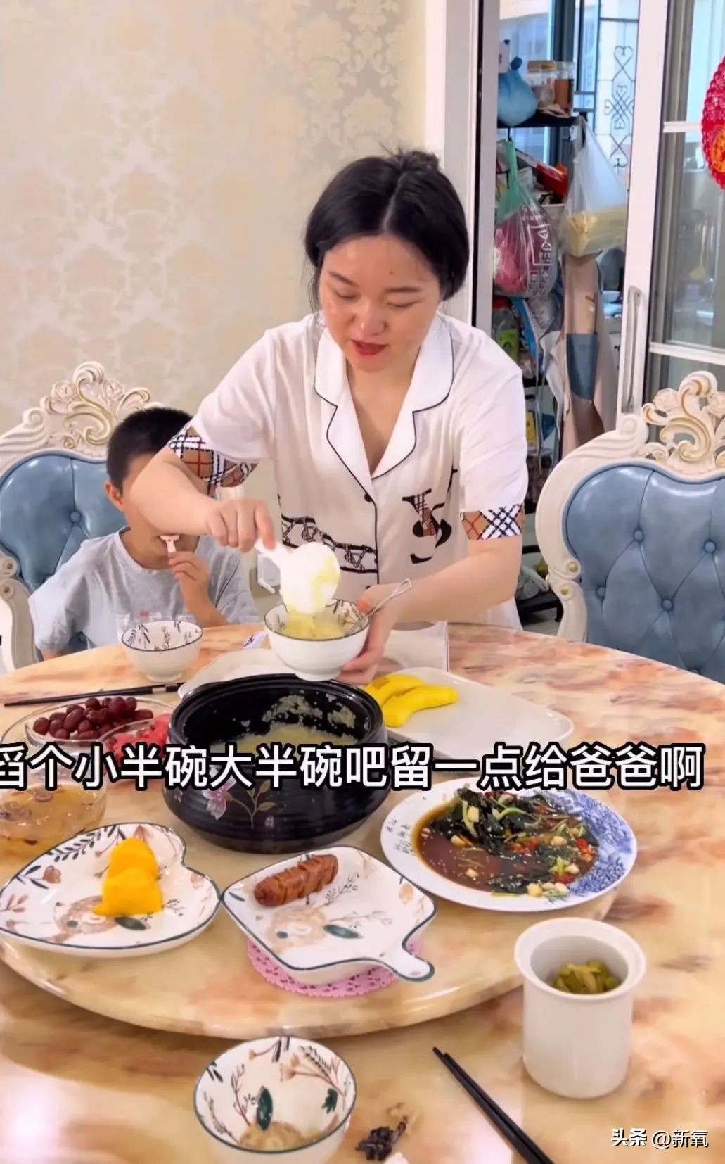 王蓉三娃妈是怎么火的,王蓉三娃妈怎么火的