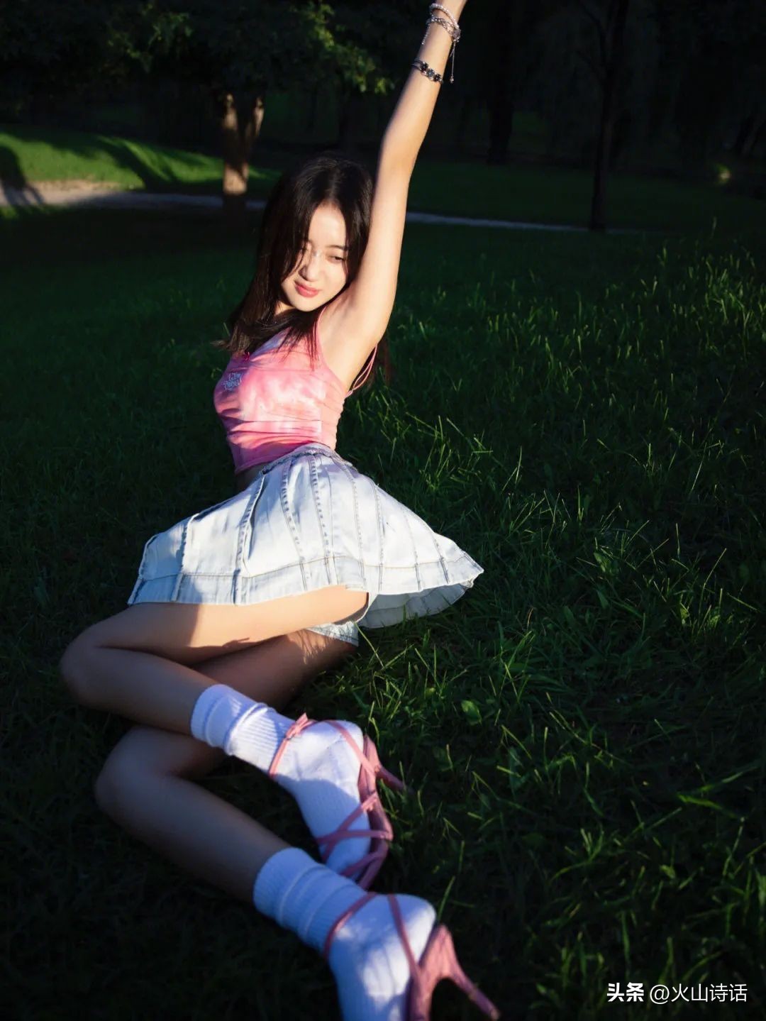 王梓薇：95后小花中的一颗新星，写真很甜很甜啊，太爱了！