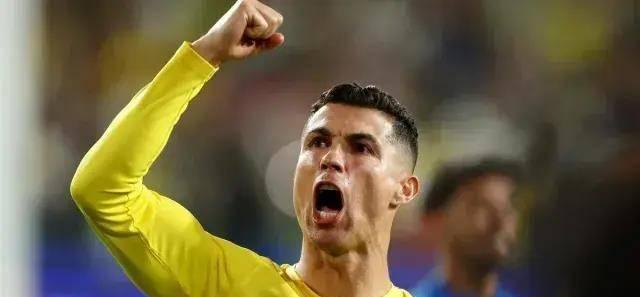 利雅得胜利c罗菱角度破门,c罗任意球破门利雅得现场视频