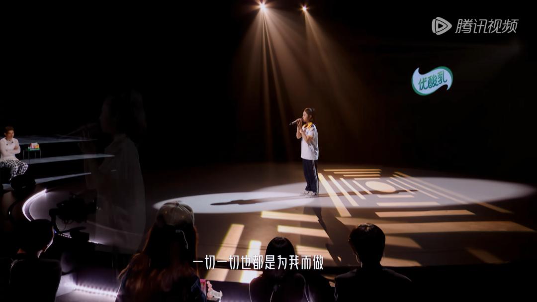 最近超火舞台表演,人气爆棚舞台表演火爆现场